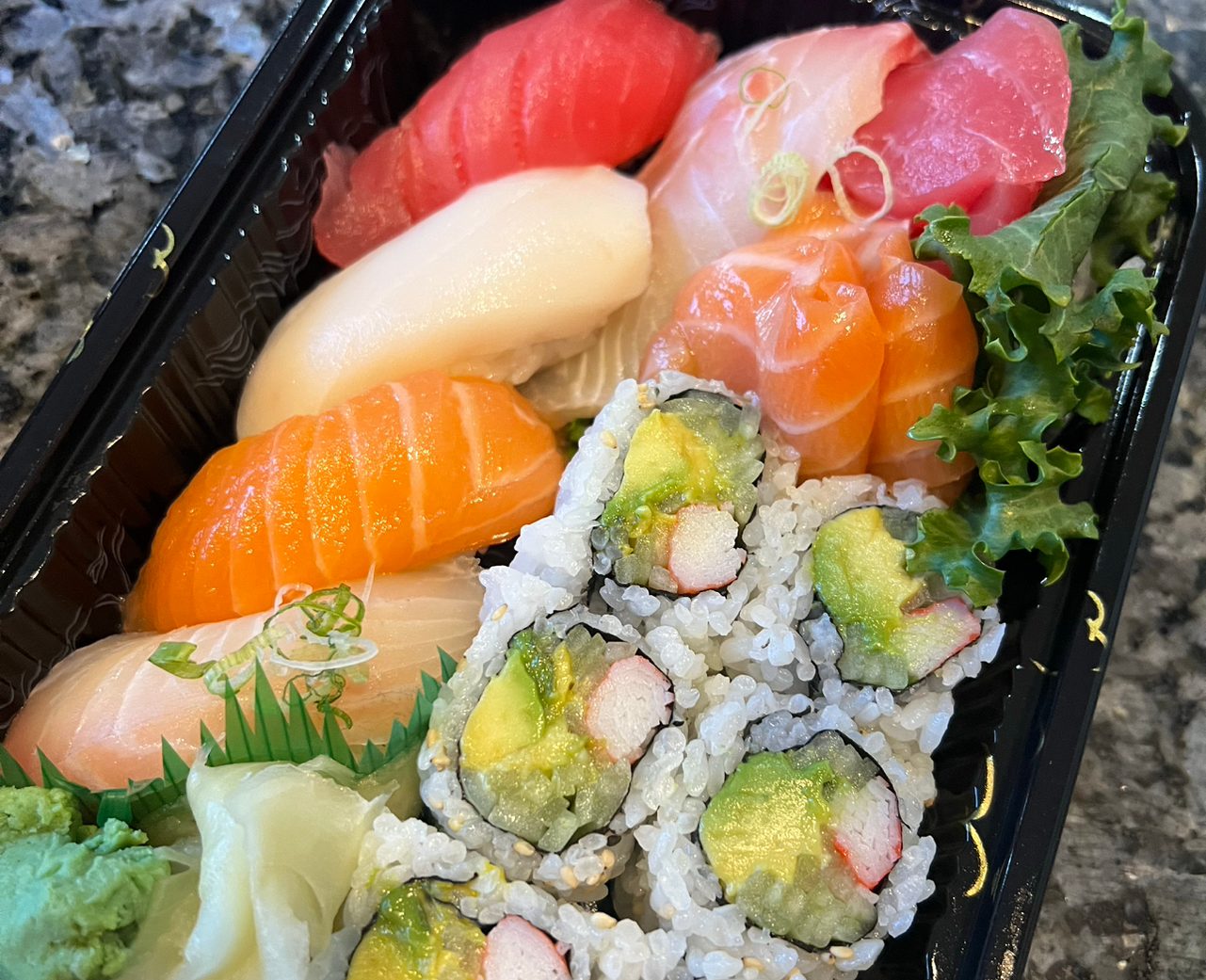 Sushi & Sashimi Combo (Lunch).